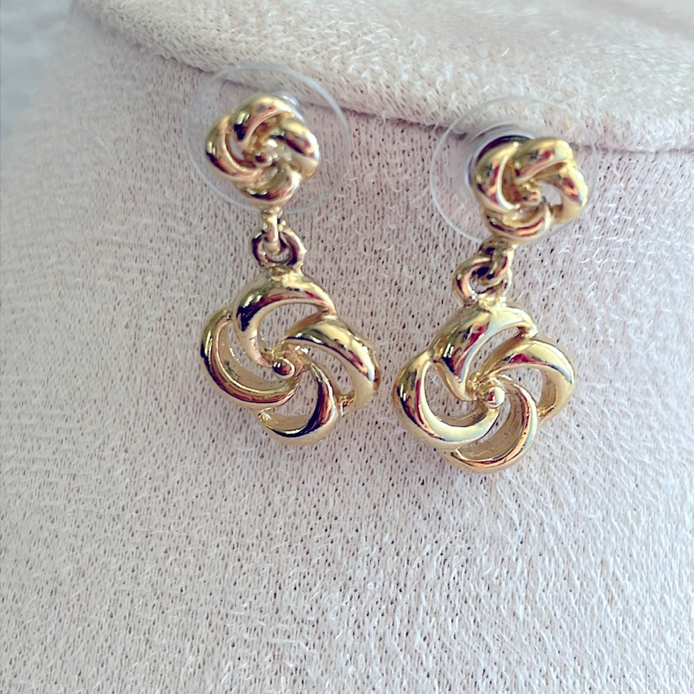 Earrings gold tone